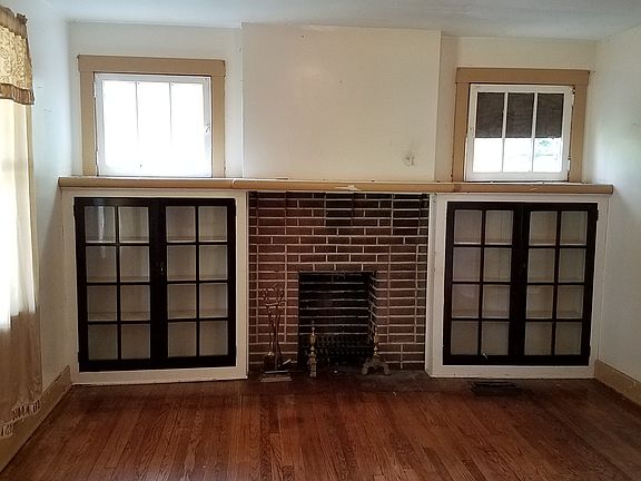 LR fireplace/bookcases