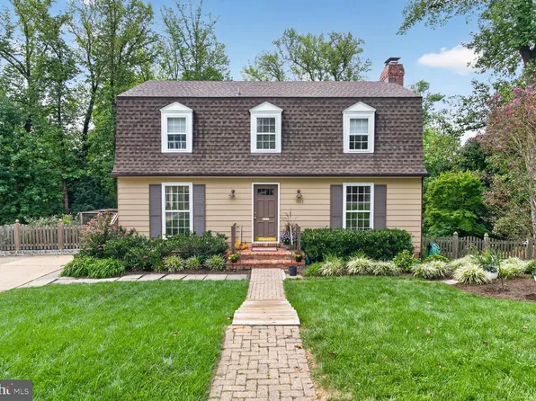 7612 Winterberry Pl, Bethesda, MD 20817