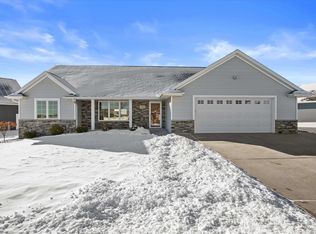 1735 Red Oak St, Green Bay, WI 54313