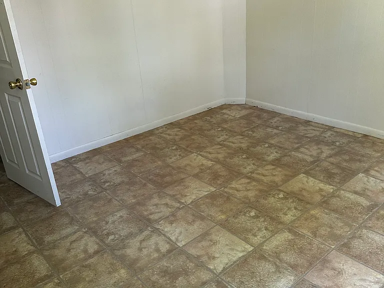 365 W Ridge St — Photo 2