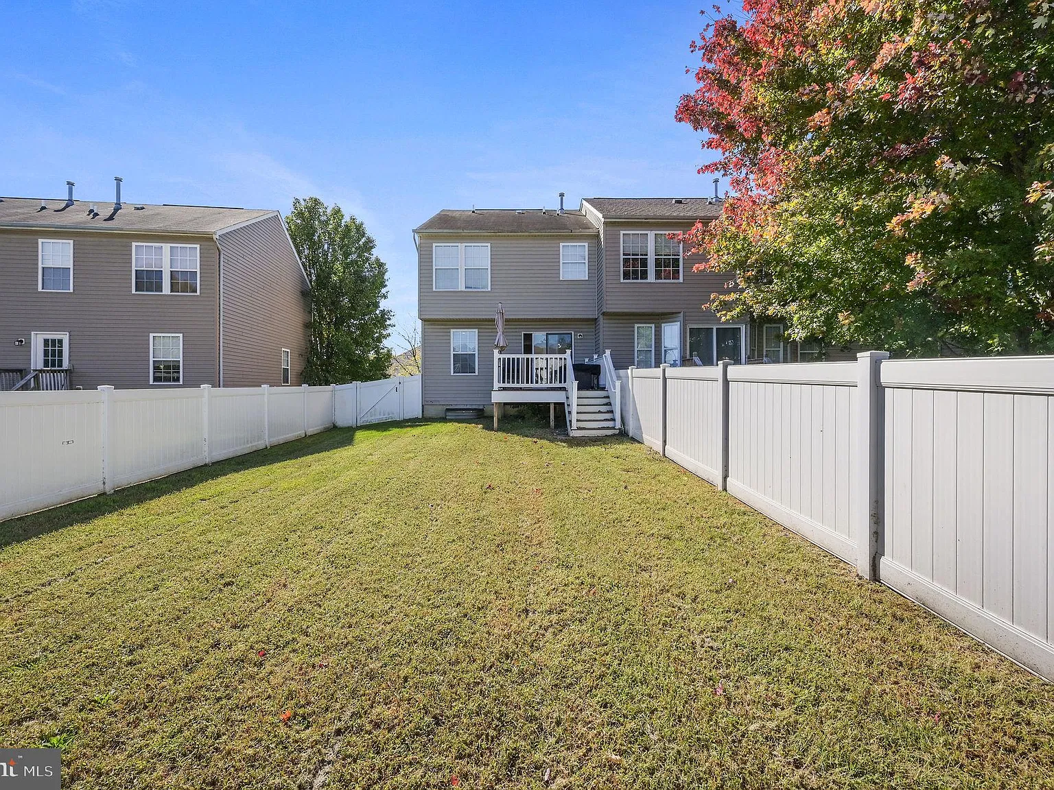 3 bed, 2.5 bath, 2106 sqft, $2,200 — Photo 2