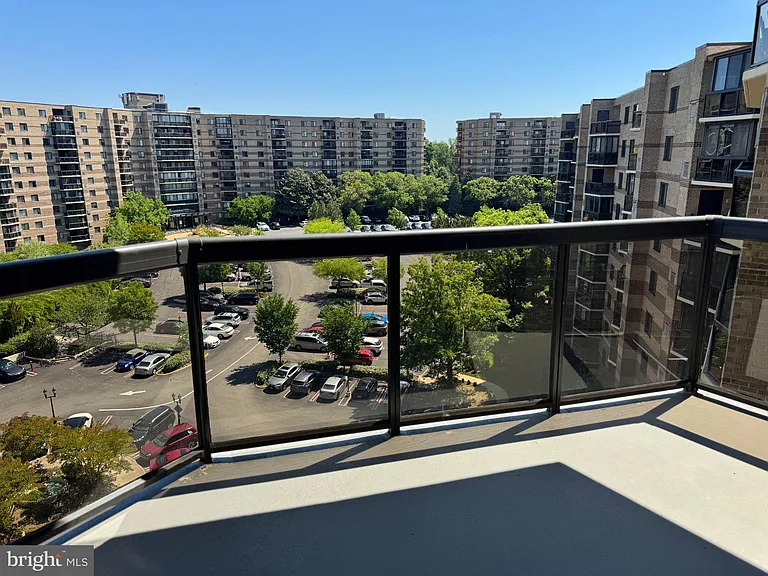 8360 Greensboro Dr #917 — Photo 4