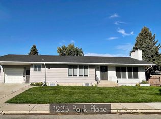 1225 Park Pl, Williston, ND 58801
