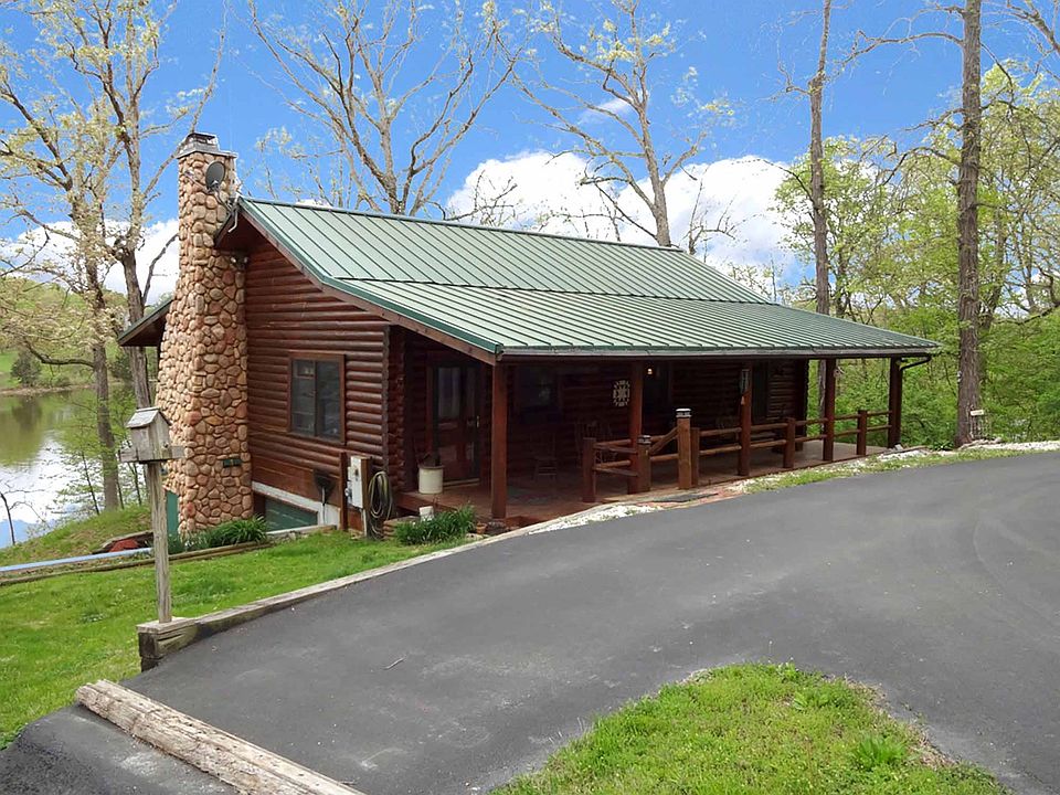 1st image of 18901 Horseshoe Bend Ln