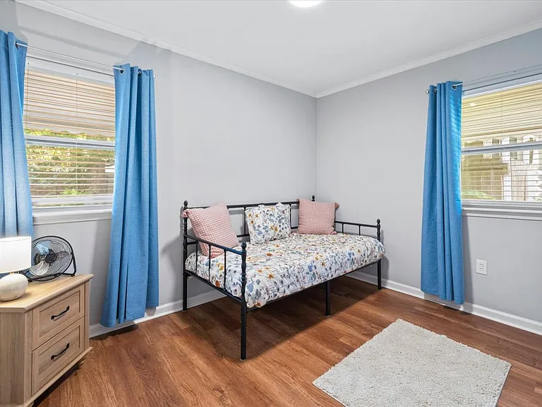 41 Lawton Ave — Photo 12