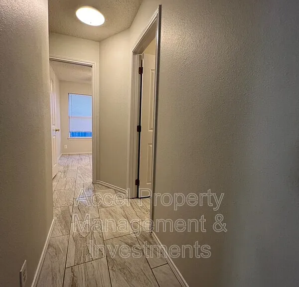 5408 N 35th St — Photo 5
