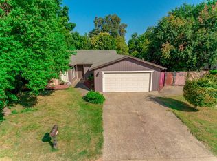 2874 Sandalwood St, Redding, CA 96001
