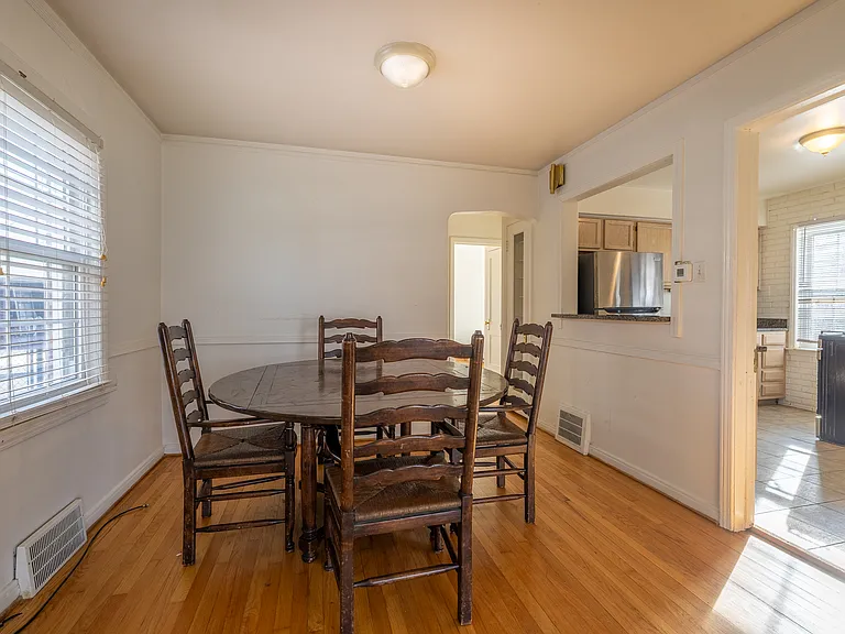 1423 Hollywood Ave — Photo 7