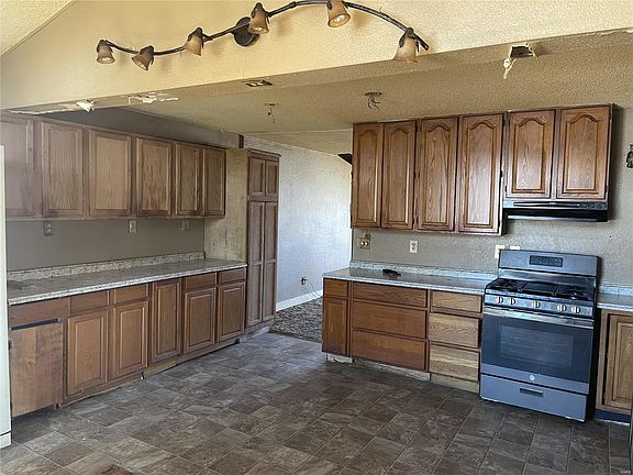 4th image of 309 Saint Charles Dr