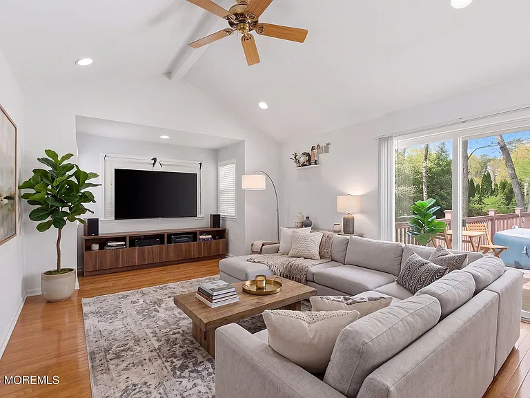 406 Burke Rd — Photo 15