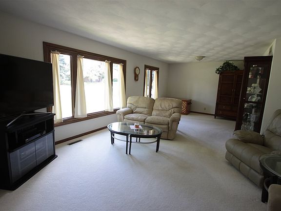 3rd image of 8133 Rosemeade Ln