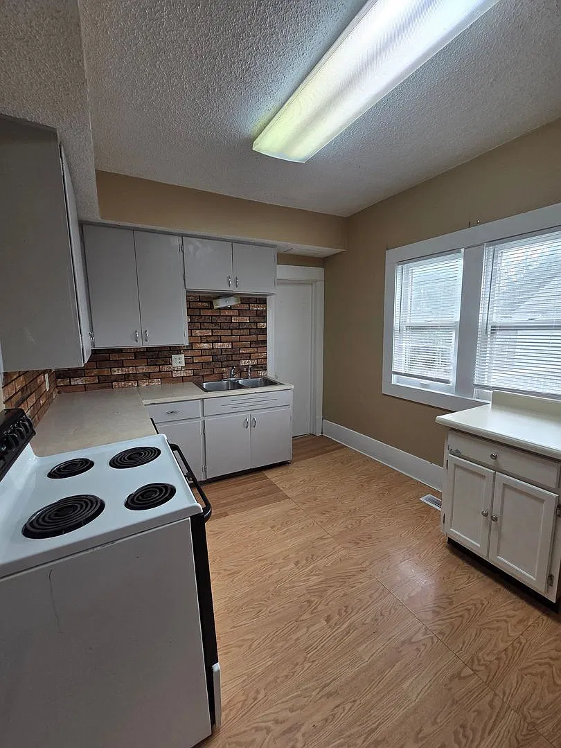 1350 S Greenwood - 2 Bedroom, 1 Bathroom Home with 2-Car Garage - $900 — Photo 1