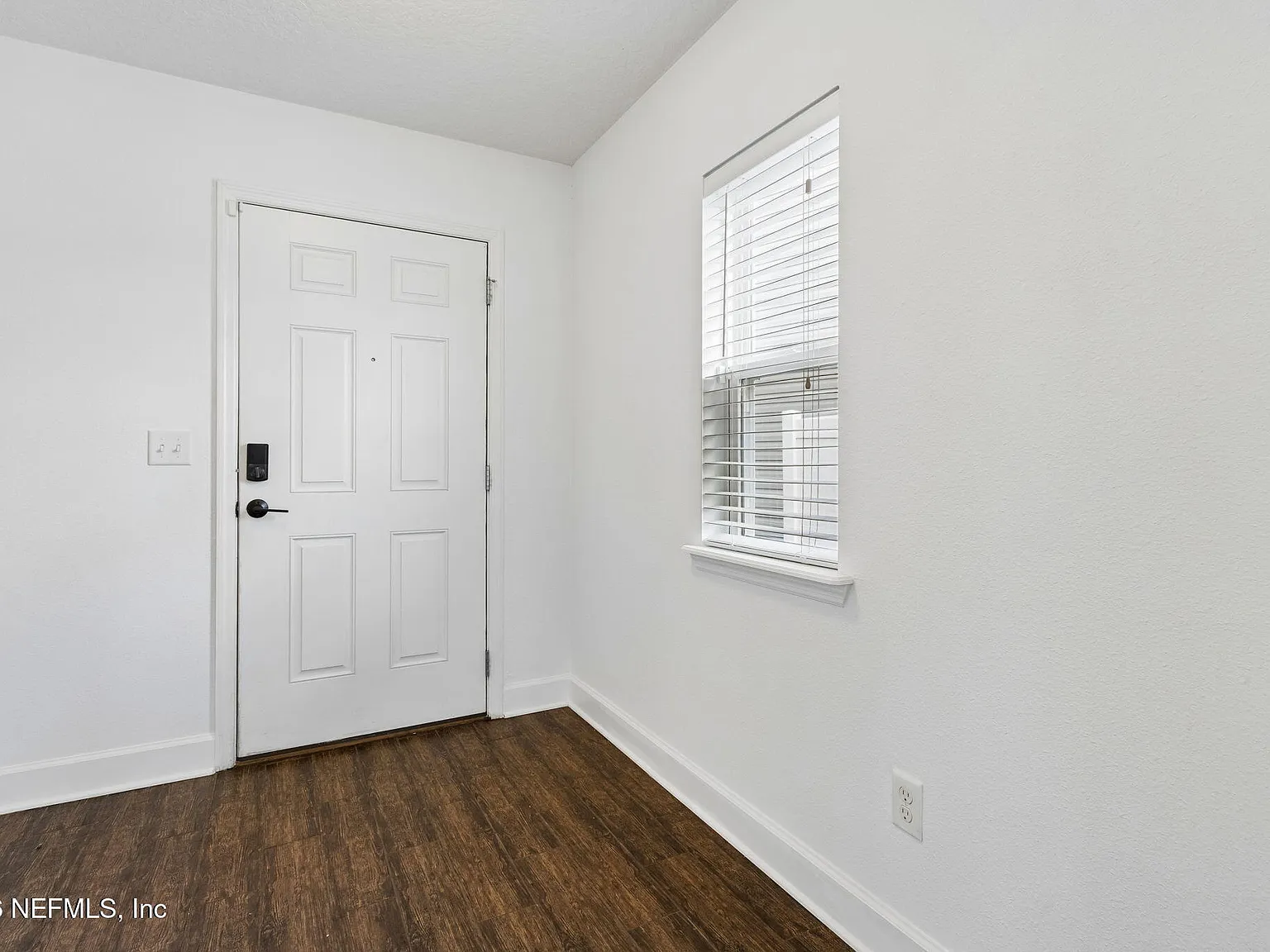 4 bed, 3.0 bath, 2044 sqft, $2,250 — Photo 4