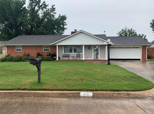 915 Mockingbird Ln, Okmulgee, OK 74447