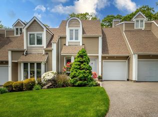 6 Spring Pond Dr, Ossining, NY 10562