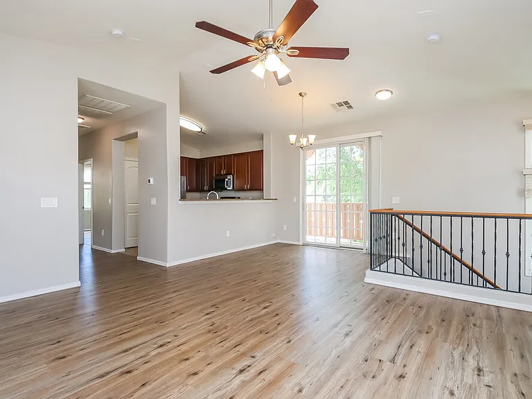 4068 E Windsor Dr — Photo 6