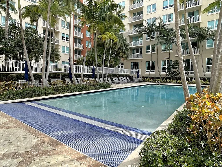 2000 N Bayshore Dr #525 — Photo 32