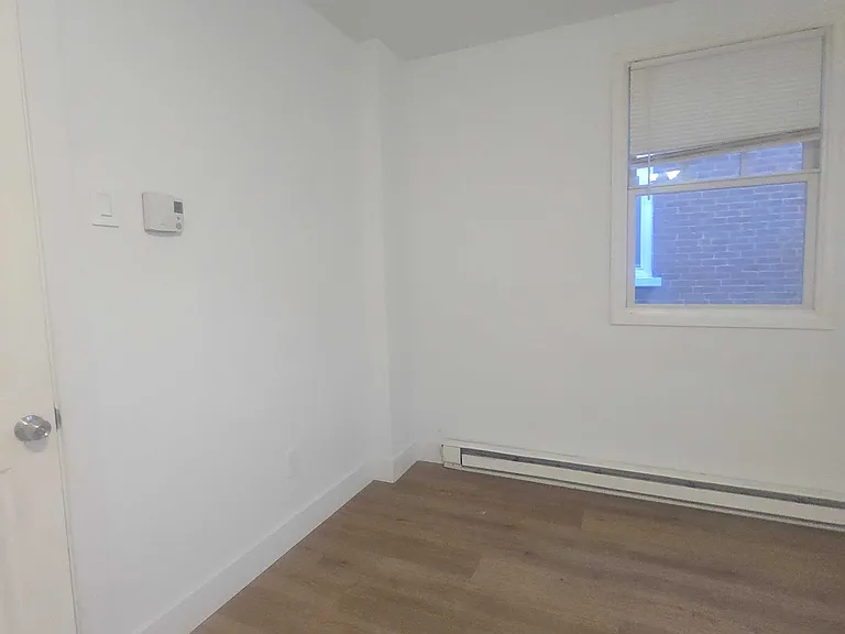 402 E Walnut Ln #2 — Photo 3
