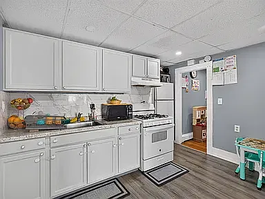 2 bed, 700 sqft, $1,950 — Photo 2