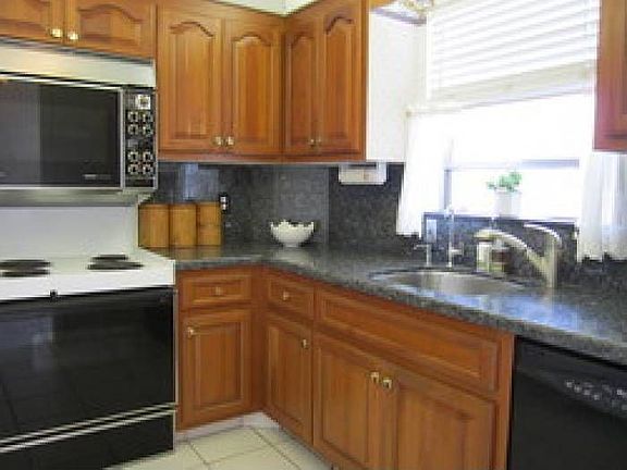 CHerry Cabinets, full Gra