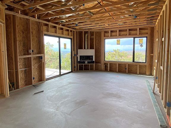 5th image of 36 Lodge Cir