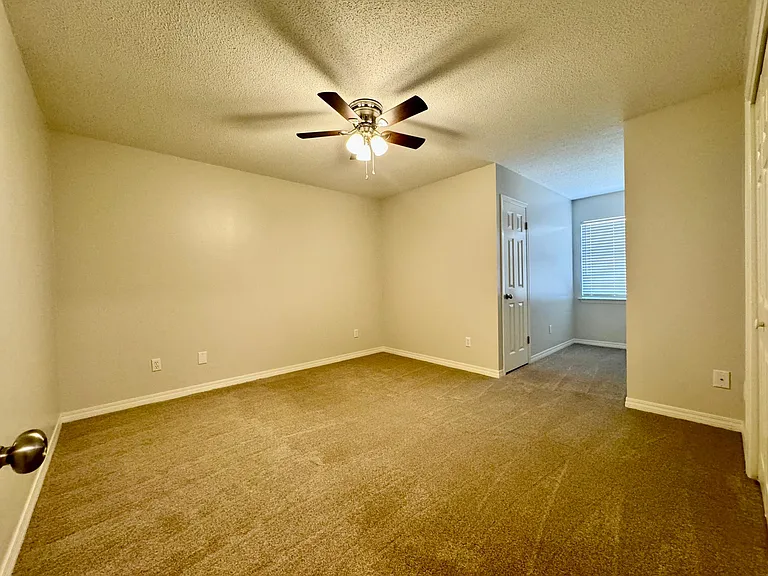 803 Henckley Ave — Photo 6