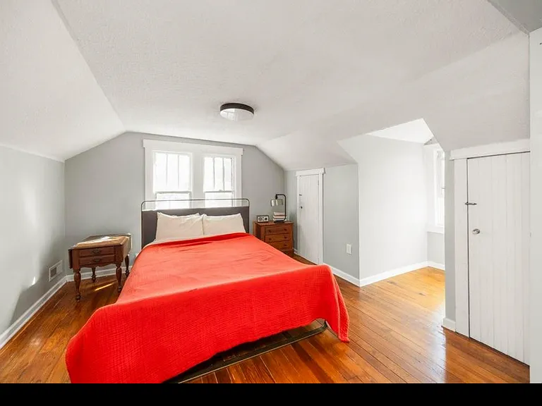 1011 Calvert St — Photo 15