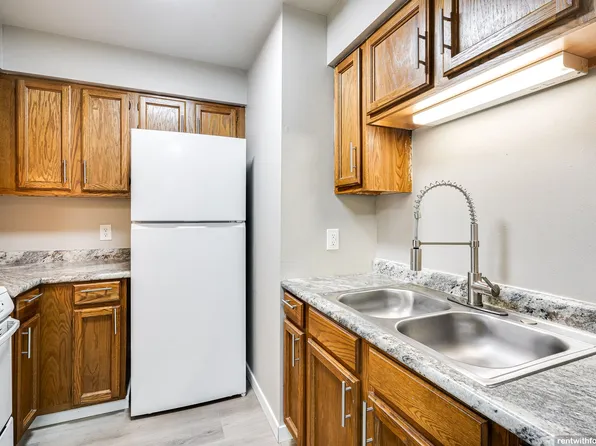 1300 Washington Ave., 1300 Washington Ave #14, Baraboo, WI 53913