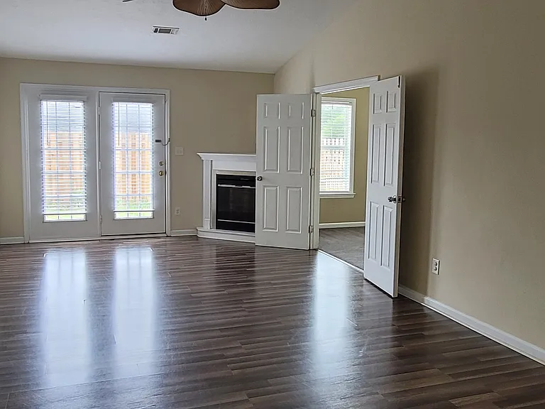 1252 Longpoint Dr — Photo 6