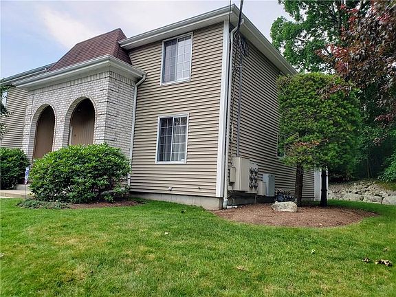 2nd image of 37 Marigold Cir