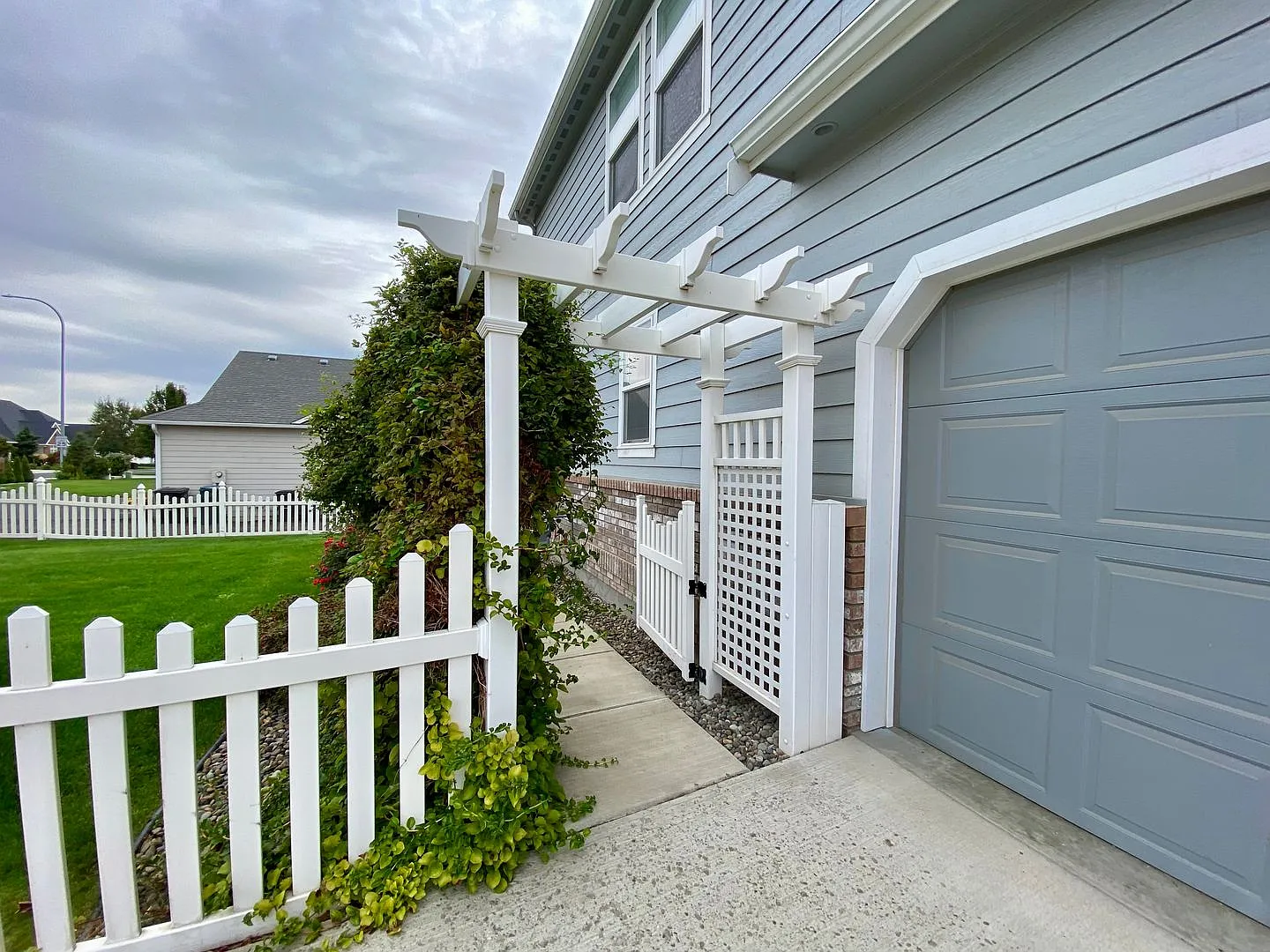 Golf, Granite & Plenty of Room — Photo 4