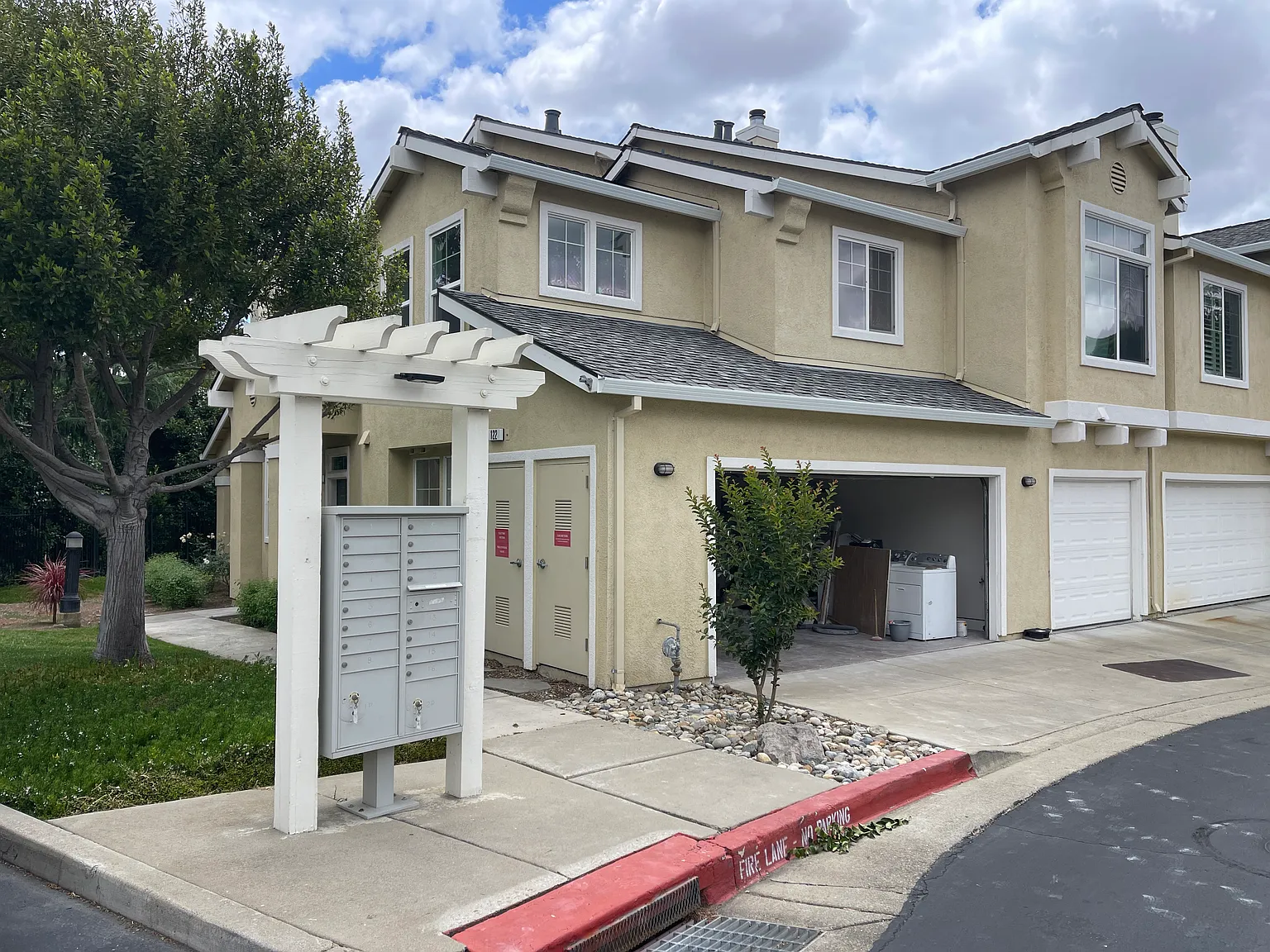 3 bed, 2.5 bath, 1322 sqft, $3,500 — Photo 1