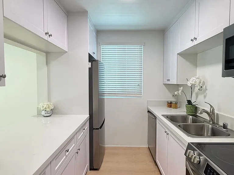 Paz-Sandra, LLC (747 Kingsley) — Photo 1