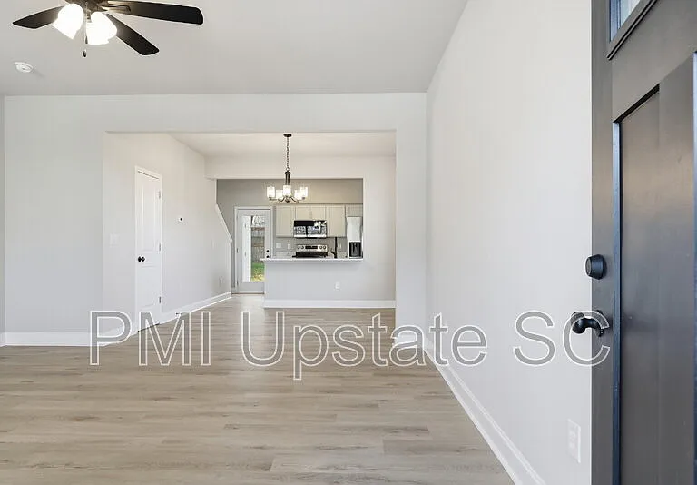 109 Virginia Ave — Photo 3