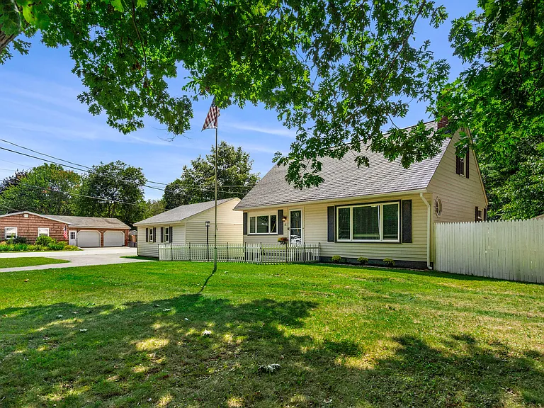 6 Elwyn Rd — Photo 44