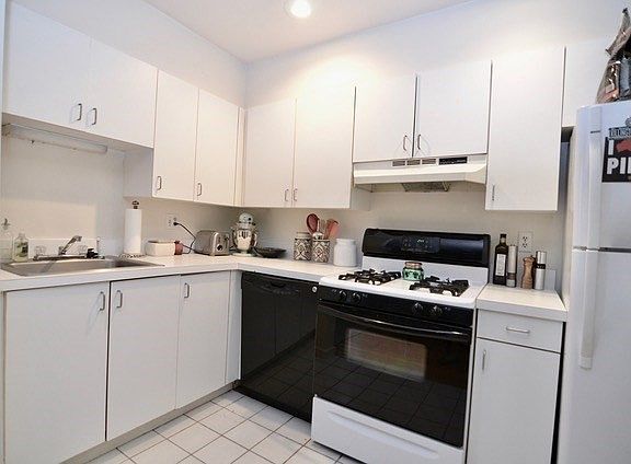 3rd image of 21 Telegraph St #2