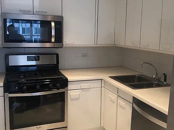 5th image of 146 W 57th St APT 41E