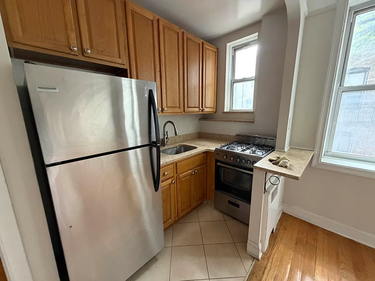 Building Photo - 40-39 48th St #B3