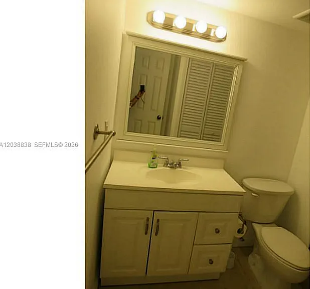 205 Lakeview Dr #202 — Photo 5