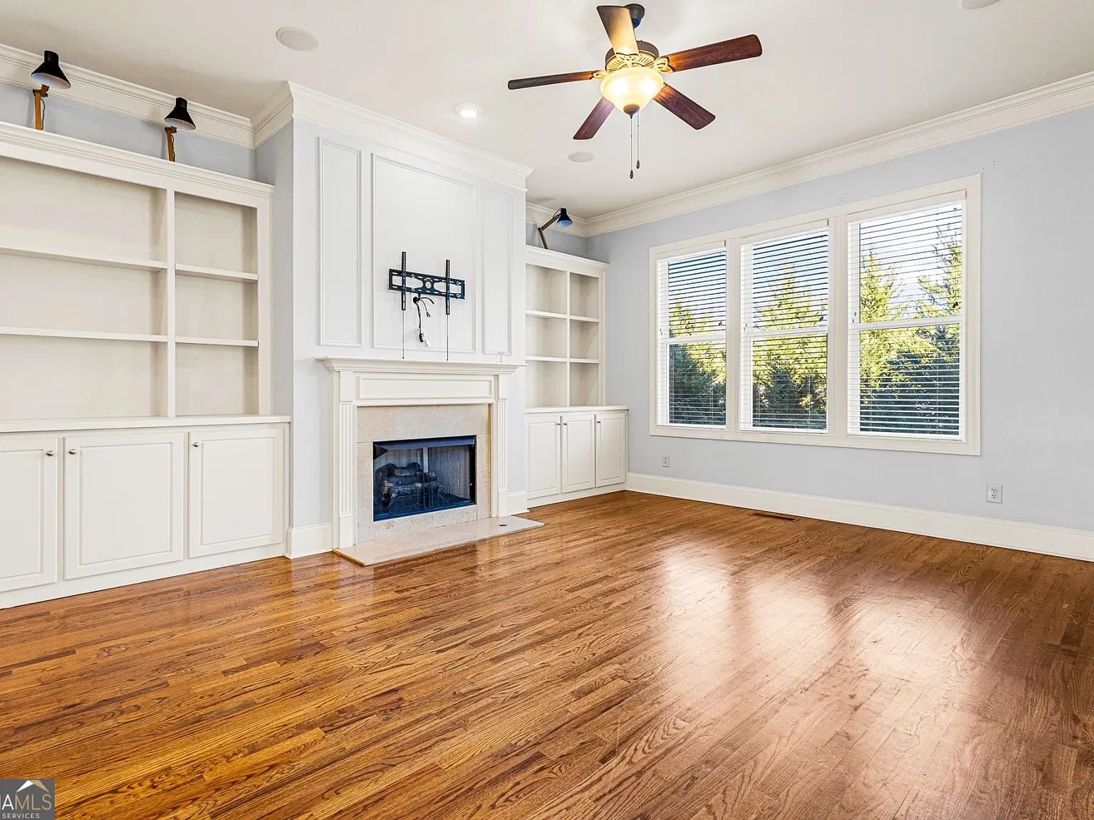 3 bed, 3.5 bath, 3214 sqft, $3,000 — Photo 3