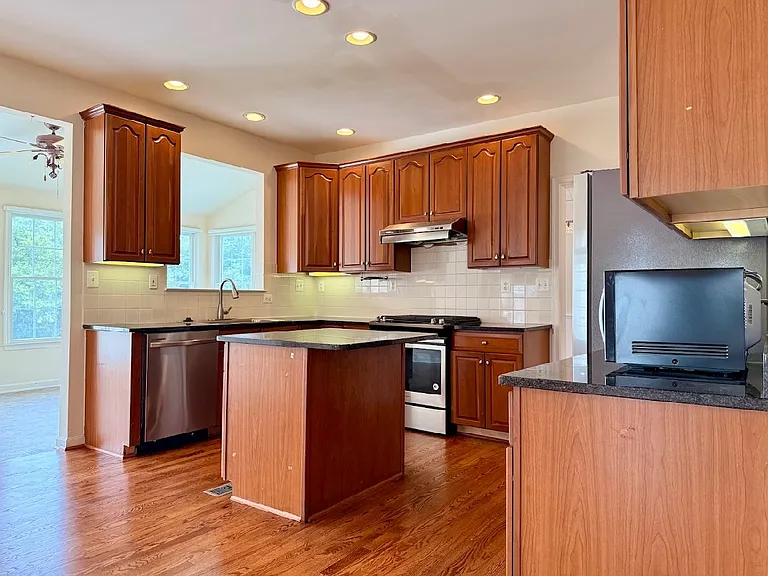 43520 Lucketts Bridge Cir — Photo 8