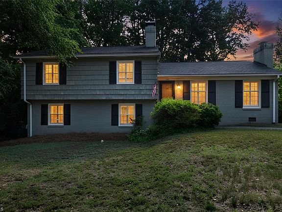 2nd image of 2310 Danbury Rd