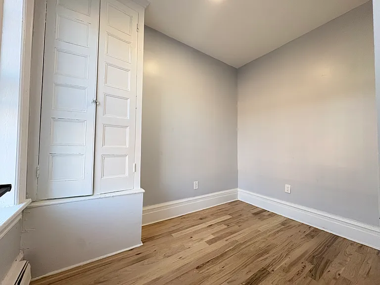81 Bostwick Ave #4R — Photo 6