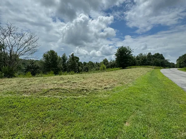 126 Emerald Pointe Cir, Rockwood, TN 37854