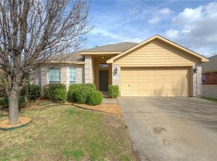 903 Slaughter Ln, Euless, TX 76040