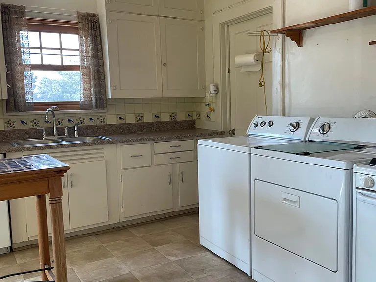 1701 Las Lomas Rd NE — Photo 6