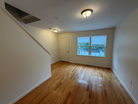 2nd image of 283 Lake St Unit B