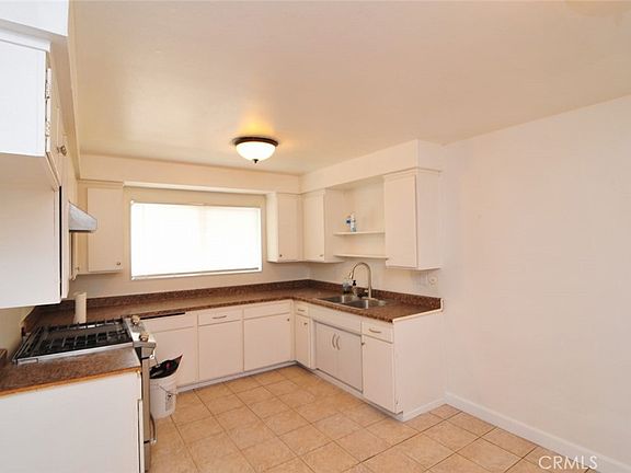 4th image of 17 Scottsdale N