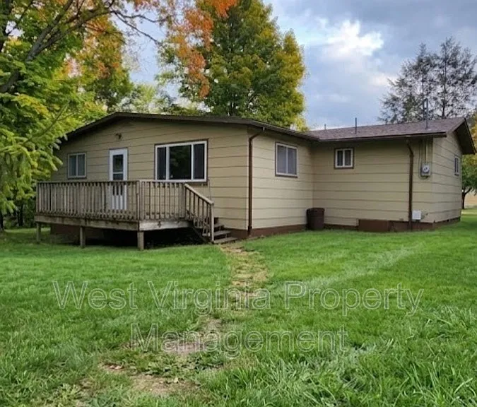 112 Breezemont Ln — Photo 1