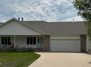 2524 Sara Lyn Dr, Grand Forks, ND 58201